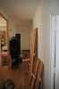 Le couloir, les tagres sont encore  monter
