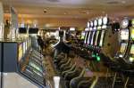 Casino  Las Vegas. Quelque soit l'heure, il y a quelques personnes, ou beaucoup. Mais il y a tout de mme encore plus de machines  sous.
